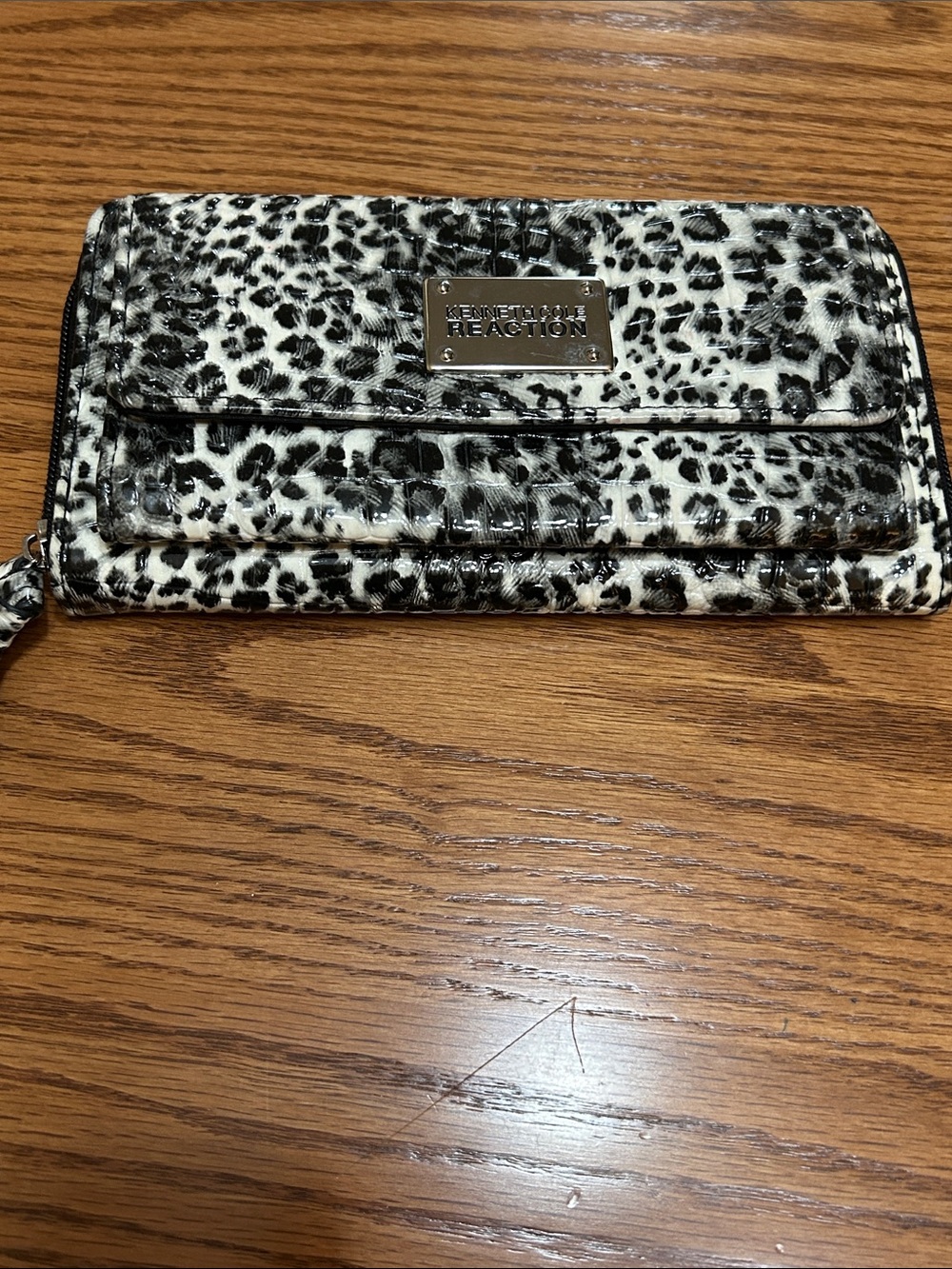 Kenneth Cole Reaction Black and White Leopard-Print Zip Wallet NWOT